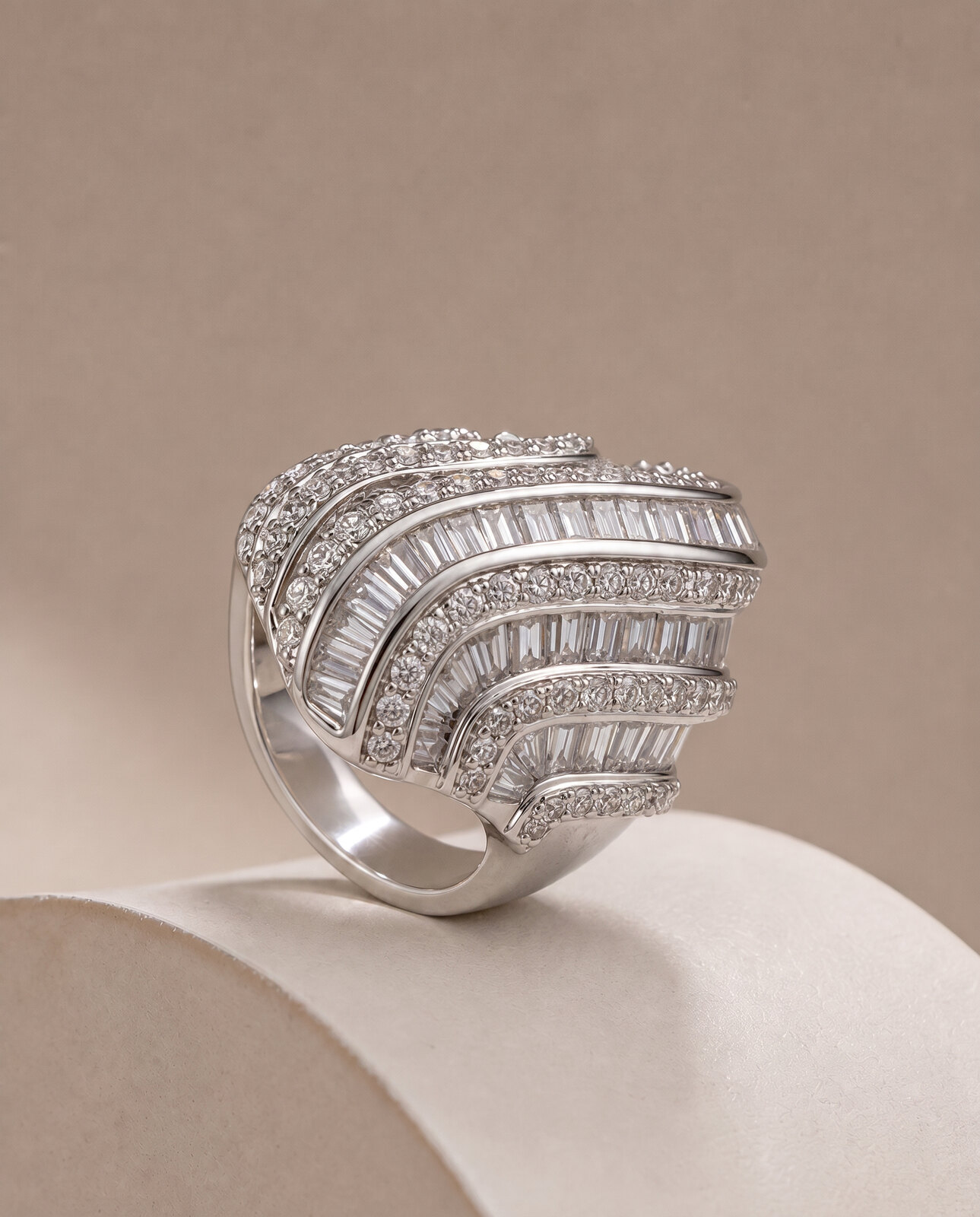 Cascade ring, No. 009 — Romae