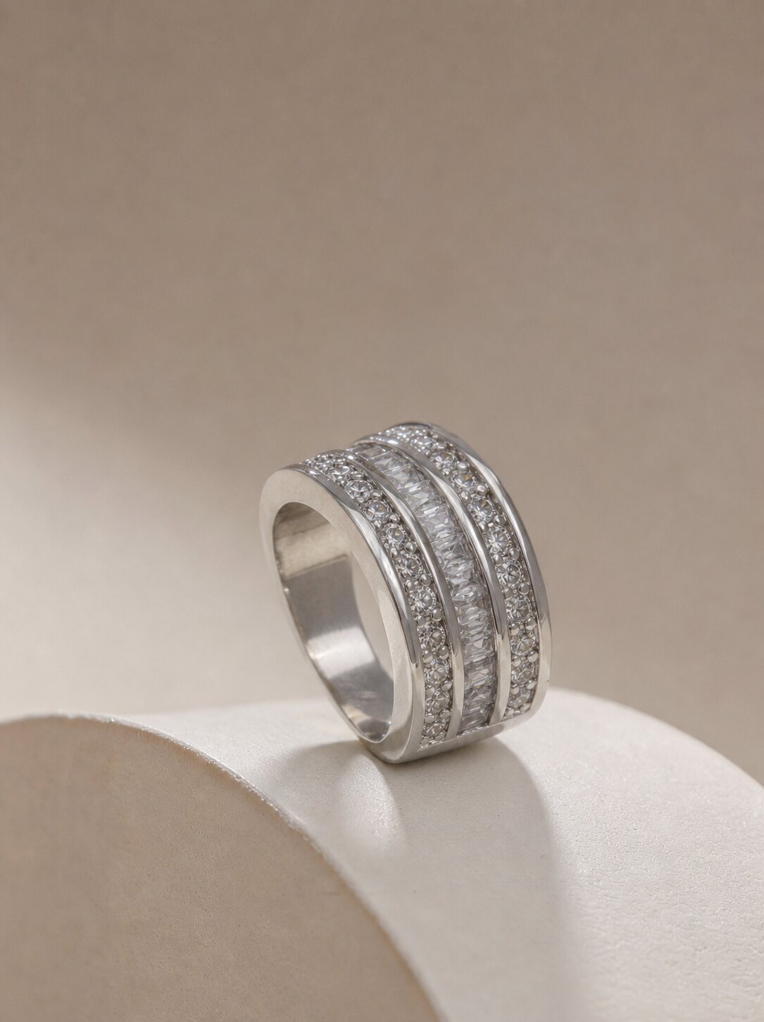 Three-row band, No. 014 — Romae
